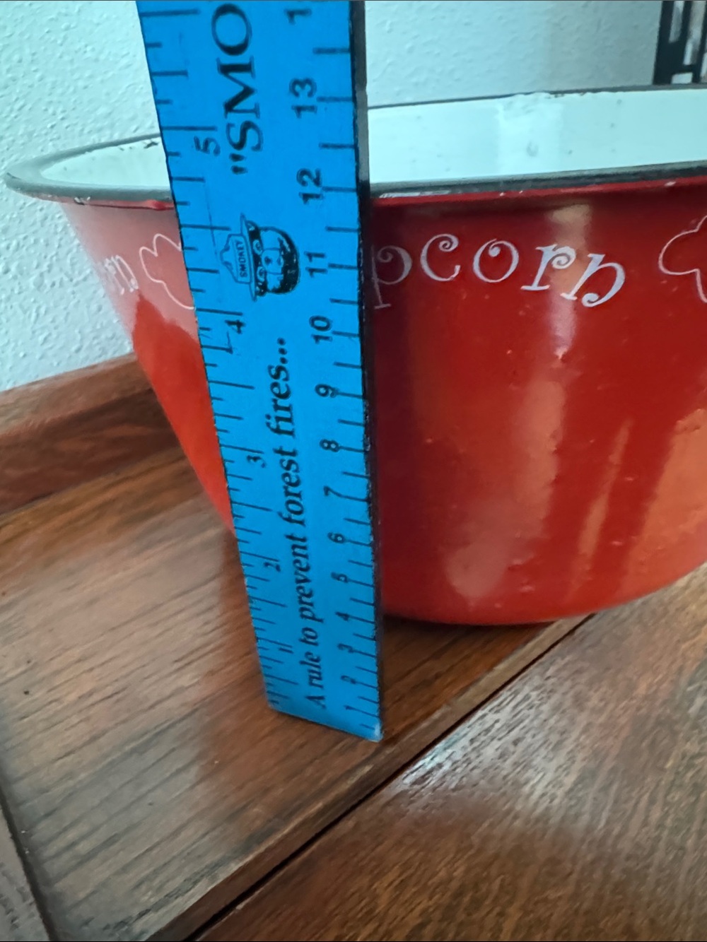 Retro Country Farmhouse Red Enamelware Popcorn Serving Bowl Black & White Detail - Picture 6 of 9
